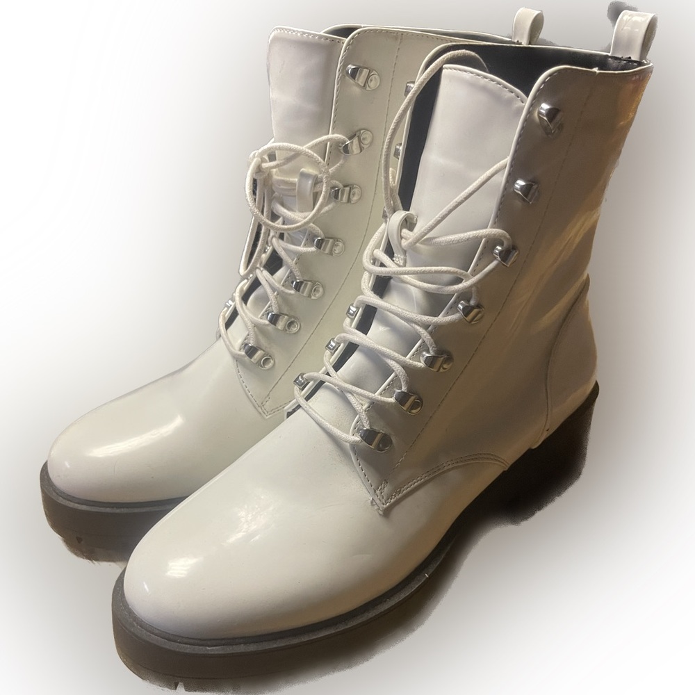 FOREVER 21 WOMENS BOOTS WHITE PATENT LEATHER